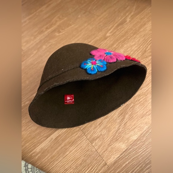 Sheep Wool Felt Floral Embroidered Women Hat main image 11